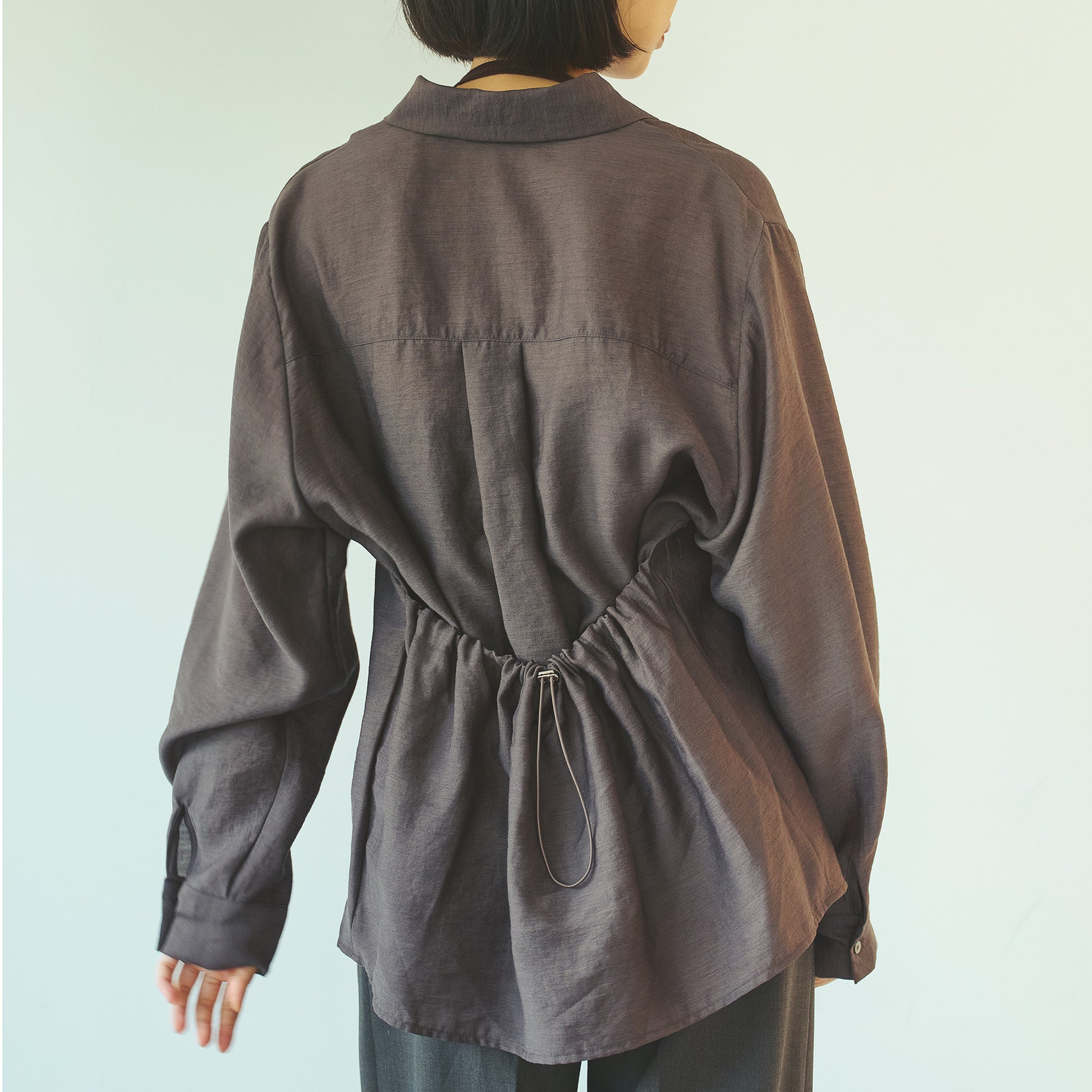 Draped Back Tie Shirt/ドレープ バック シャツ