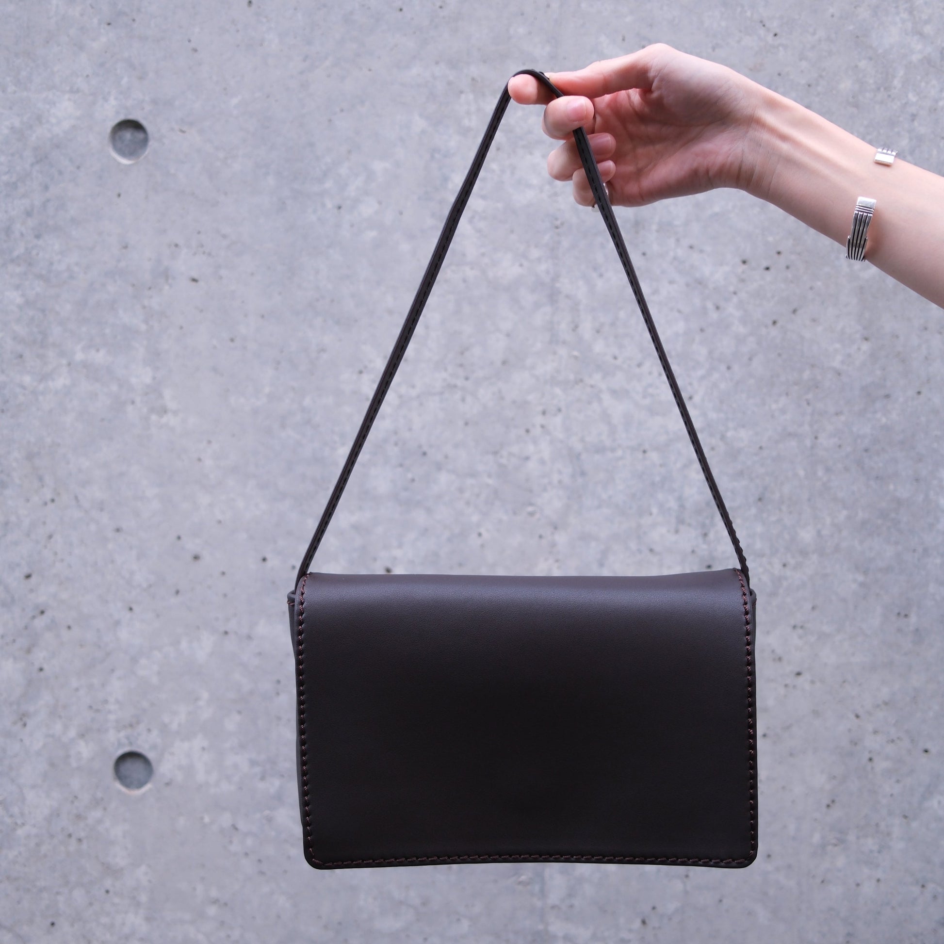 <30％オフ＞Stitch Line Leather Bag/ステッチライン レザー バック