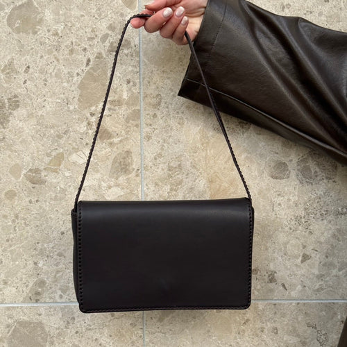 <30％オフ＞Stitch Line Leather Bag/ステッチライン レザー バック